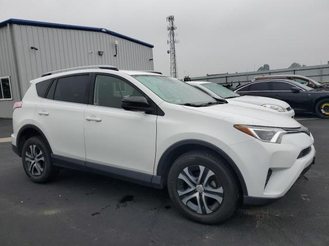 Photo 4 from auction – 2018 TOYOTA RAV4 LE with VIN JTMZFREV5JD129439