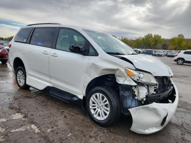 Photo 4 from auction – 2015 TOYOTA SIENNA XLE with VIN 5TDYK3DC6FS576944