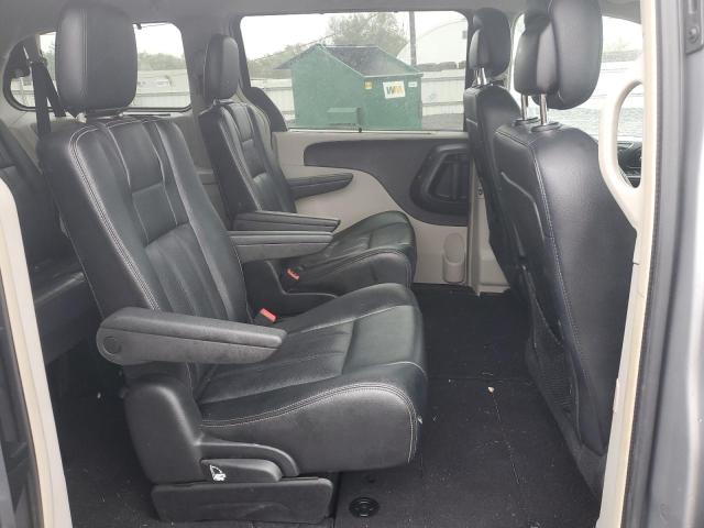 Photo 11 from auction – 2015 CHRYSLER TOWN & COU with VIN 2C4RC1CG5FR675063