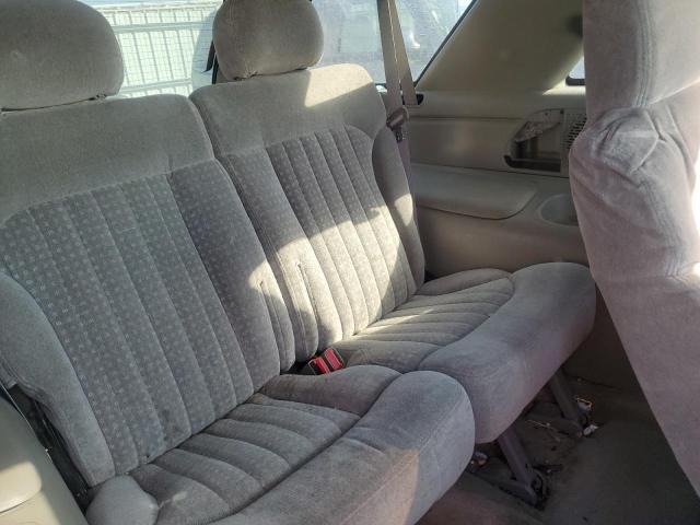 Photo 11 from auction – 1998 CHEVROLET BLAZER with VIN 1GNCT18W8WK210708