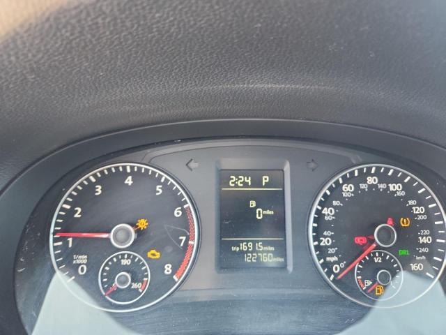 Photo 9 from auction – 2015 VOLKSWAGEN PASSAT S with VIN 1VWAT7A38FC050808