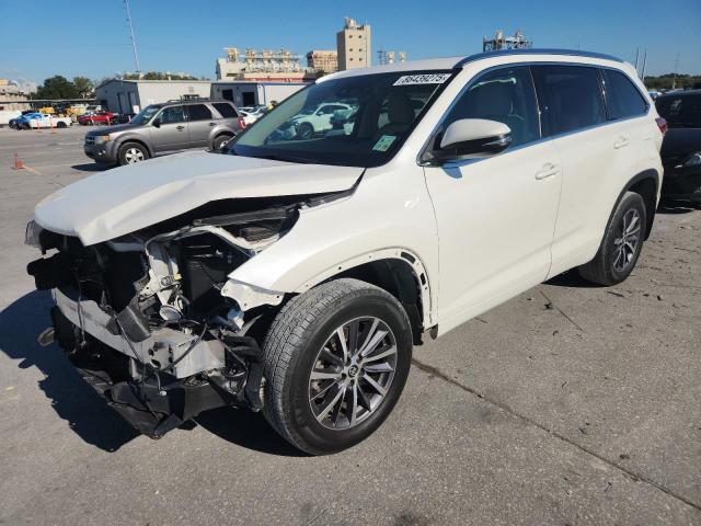 TOYOTA HIGHLANDER 2017 z numerem VIN 5TDKZRFH8HS518723 - Zdjęcie z aukcji