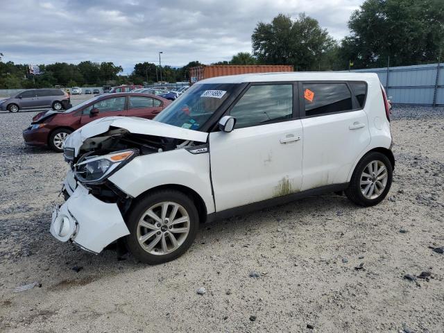 KIA SOUL + 2018 con VIN KNDJP3A50J7620738 - Foto de la subasta