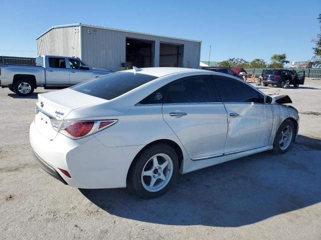 Photo 3 from auction – 2011 HYUNDAI SONATA HYB with VIN KMHEC4A48BA005459