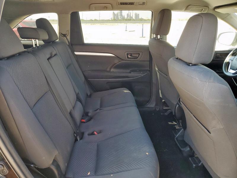 Photo 11 from auction – 2015 TOYOTA HIGHLANDER with VIN 5TDZARFH8FS012442