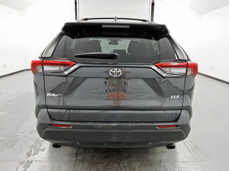 Photo 6 from auction – 2021 TOYOTA RAV4 XLE with VIN 2T3W1RFV5MC089355