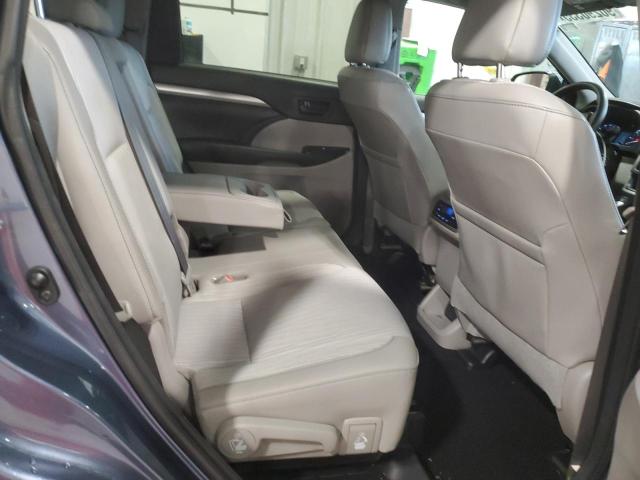 Photo 11 from auction – 2016 TOYOTA HIGHLANDER with VIN 5TDBKRFH6GS325425