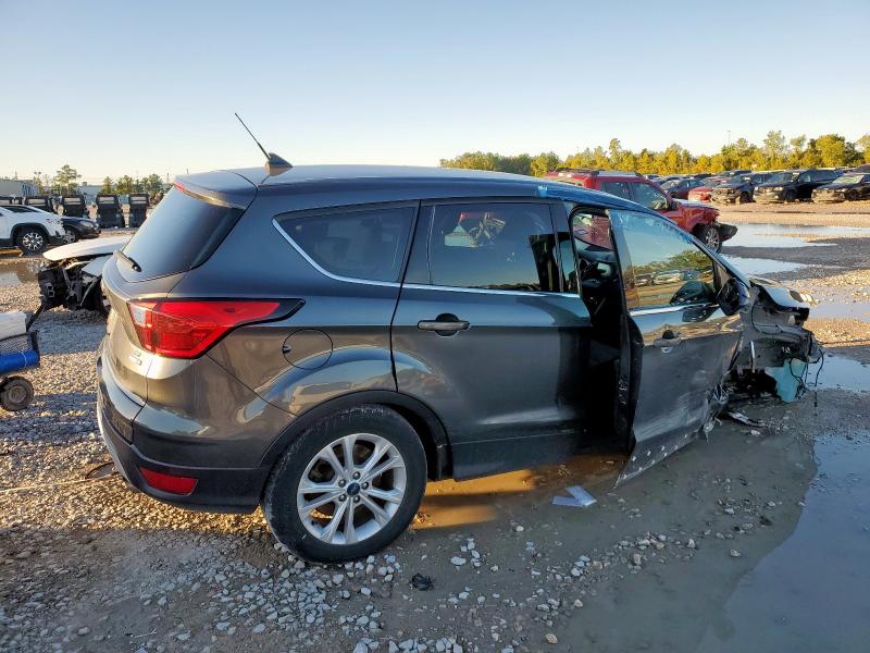 Photo 3 from auction – 2019 FORD ESCAPE with VIN 1FMCU9GD9KUB38299