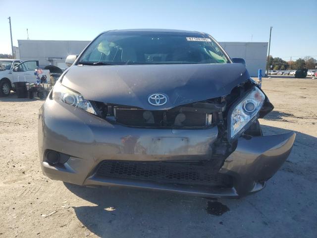 Photo 5 from auction – 2017 TOYOTA SIENNA LE with VIN 5TDJZ3DC4HS149231