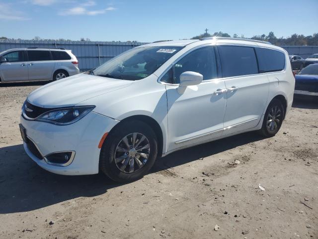 CHRYSLER PACIFICA T 2018 with VIN 2C4RC1BG9JR119462 - Photo from auction