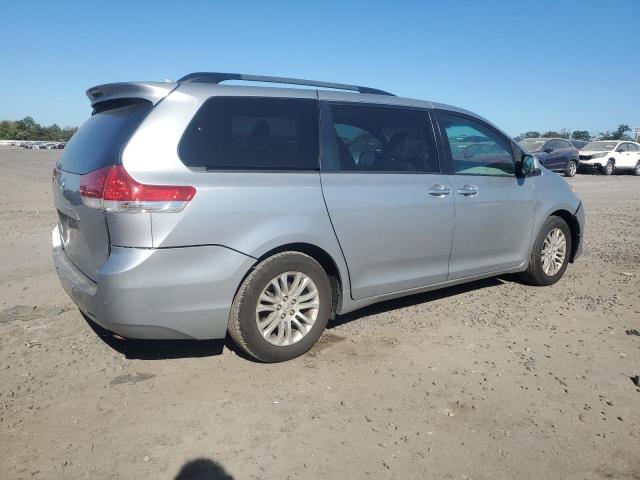 Photo 3 from auction – 2011 TOYOTA SIENNA XLE with VIN 5TDYK3DC1BS071534