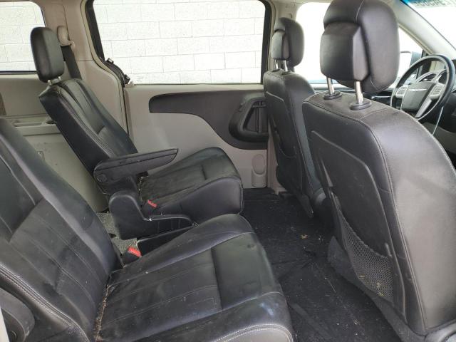 Photo 11 from auction – 2016 CHRYSLER TOWN & COU with VIN 2C4RC1BG2GR299134