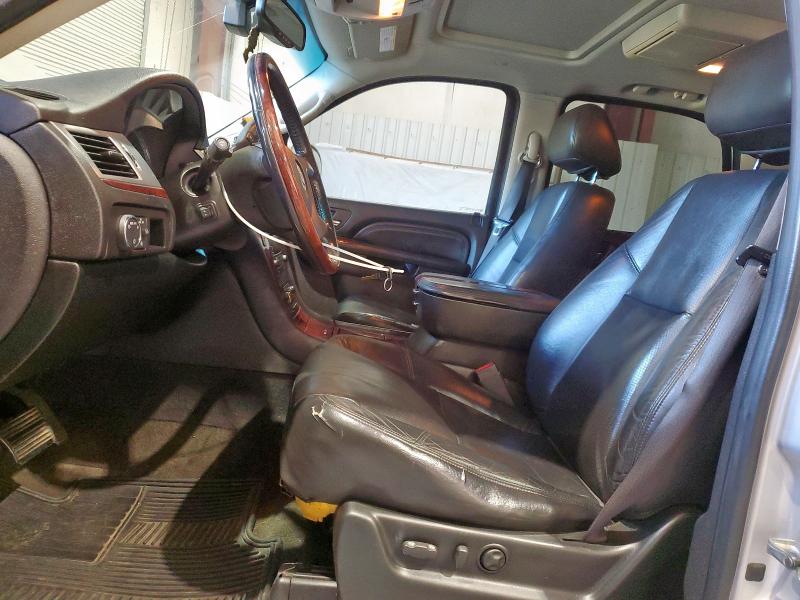Photo 7 from auction – 2010 CADILLAC ESCALADE with VIN 1GYUKCEF1AR109276