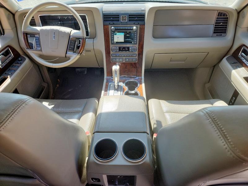 Photo 8 from auction – 2012 LINCOLN NAVIGATOR with VIN 5LMJJ2H5XCEL06992