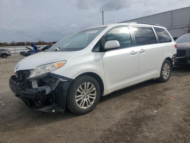 Photo 1 from auction – 2016 TOYOTA SIENNA XLE with VIN 5TDYK3DC7GS715030