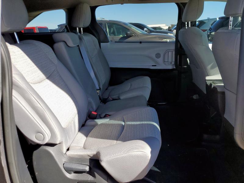 Photo 11 from auction – 2025 TOYOTA SIENNA with VIN 5TDKRKEC3SS239345