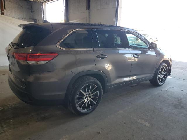 Photo 3 from auction – 2018 TOYOTA HIGHLANDER with VIN 5TDJZRFH8JS544787