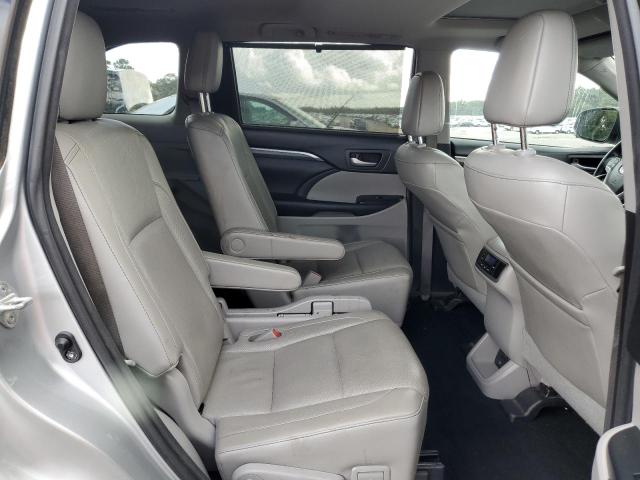 Photo 11 from auction – 2017 TOYOTA HIGHLANDER with VIN 5TDYZRFH8HS220604