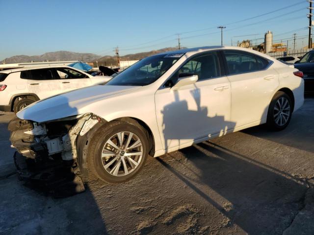 LEXUS ES 300H 2019 with VIN 58AB21B12KU001052 - Photo from auction