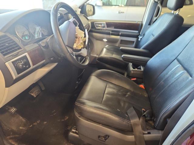 Photo 7 from auction – 2010 CHRYSLER TOWN & COU with VIN 2A4RR8DX4AR495033