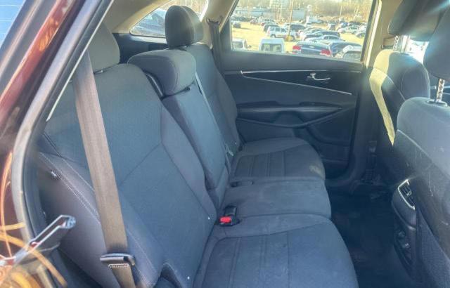 Photo 6 from auction – 2016 KIA SORENTO LX with VIN 5XYPGDA5XGG045642
