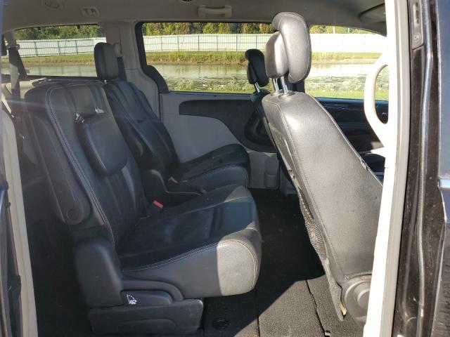 Photo 11 from auction – 2015 CHRYSLER TOWN & COU with VIN 2C4RC1BG9FR727151