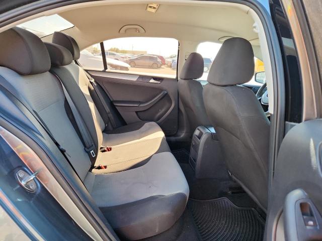 Photo 10 from auction – 2018 VOLKSWAGEN JETTA S with VIN 3VW2B7AJ3JM232946
