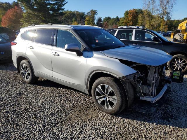 Photo 4 from auction – 2022 TOYOTA HIGHLANDER with VIN 5TDHZRBH4NS221895