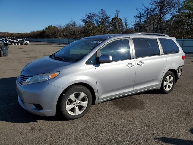 Photo 1 from auction – 2017 TOYOTA SIENNA LE with VIN 5TDKZ3DC9HS823829