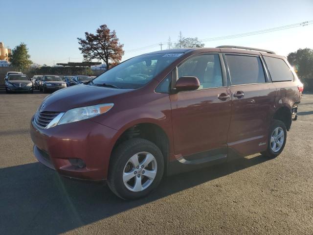 Photo 1 from auction – 2017 TOYOTA SIENNA LE with VIN 5TDKZ3DC6HS825022