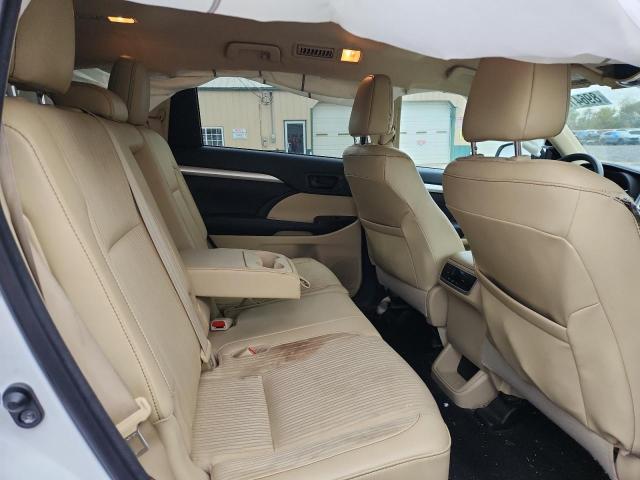 Photo 10 from auction – 2016 TOYOTA HIGHLANDER with VIN 5TDBKRFH5GS306915