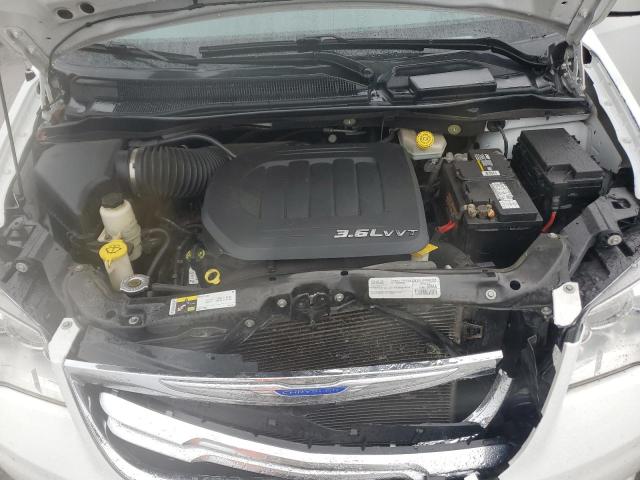 Photo 12 from auction – 2016 CHRYSLER TOWN & COU with VIN 2C4RC1BG5GR141659
