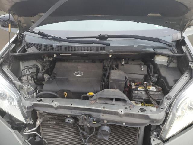 Photo 12 from auction – 2011 TOYOTA SIENNA XLE with VIN 5TDYK3DC8BS012786