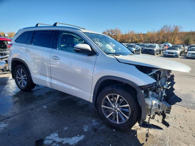 Photo 4 from auction – 2018 TOYOTA HIGHLANDER with VIN 5TDJZRFH5JS547808
