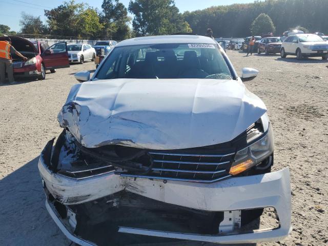 Photo 5 from auction – 2017 VOLKSWAGEN PASSAT SE with VIN 1VWBT7A30HC045190