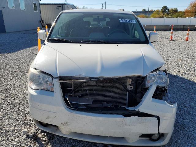 Photo 5 from auction – 2010 CHRYSLER TOWN & COU with VIN 2A4RR5D17AR260460