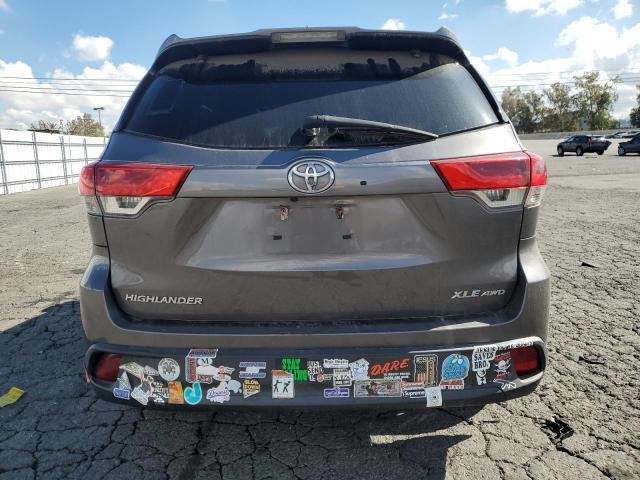 Photo 6 from auction – 2018 TOYOTA HIGHLANDER with VIN 5TDJZRFH0JS531662
