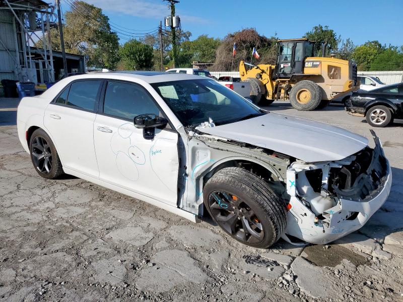 Photo 4 from auction – 2022 CHRYSLER 300 S with VIN 2C3CCABG5NH225820