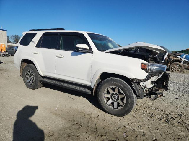 Photo 4 from auction – 2021 TOYOTA 4RUNNER SR with VIN JTEPU5JR5M5936231