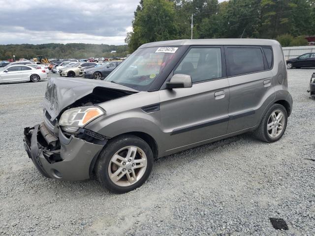 KIA SOUL + 2010 with VIN KNDJT2A20A7168575 - Photo from auction