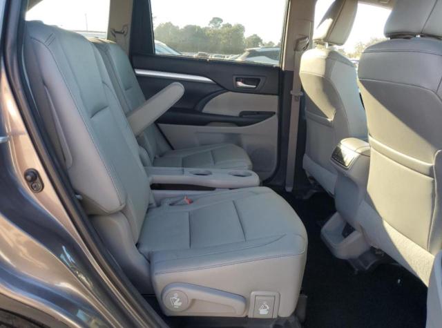 Photo 11 from auction – 2017 TOYOTA HIGHLANDER with VIN 5TDJZRFHXHS427318