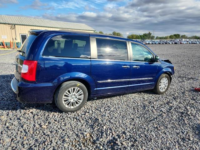 Photo 3 from auction – 2015 CHRYSLER TOWN & COU with VIN 2C4RC1CG2FR531714