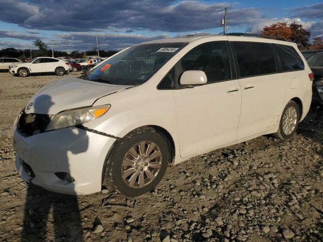 TOYOTA SIENNA XLE 2011 with VIN 5TDYK3DC4BS104140 - Photo from auction