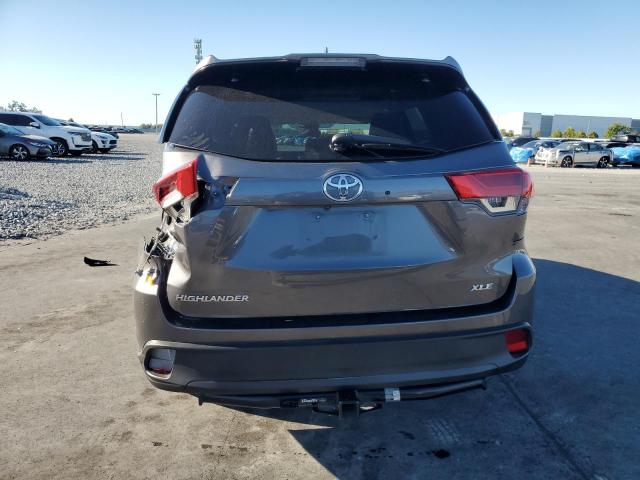 Photo 6 from auction – 2018 TOYOTA HIGHLANDER with VIN 5TDKZRFH3JS527514