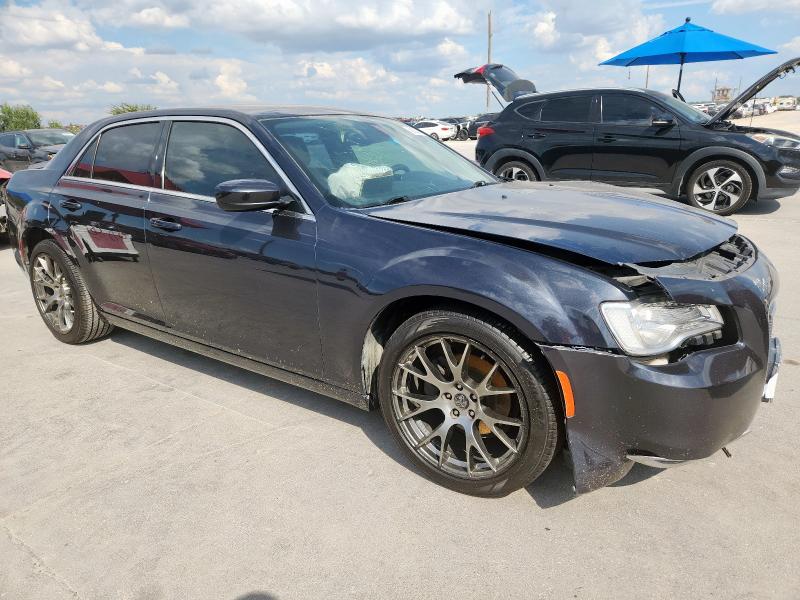 Photo 4 from auction – 2015 CHRYSLER 300 with VIN 2C3CCAAG9FH931448