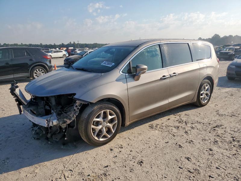 CHRYSLER PACIFICA T 2018 with VIN 2C4RC1FG0JR157219 - Photo from auction