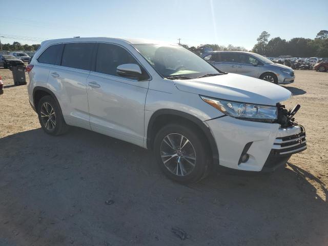 Photo 4 from auction – 2018 TOYOTA HIGHLANDER LE with VIN 5TDZZRFH4JS276971
