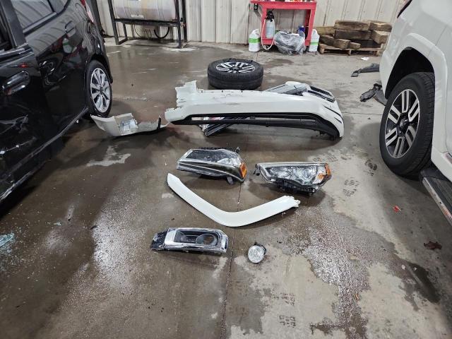 Photo 13 from auction – 2015 TOYOTA 4RUNNER SR with VIN JTEBU5JR8F5234210
