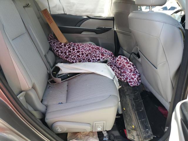 Photo 11 from auction – 2017 TOYOTA HIGHLANDER with VIN 5TDZZRFH1HS221842