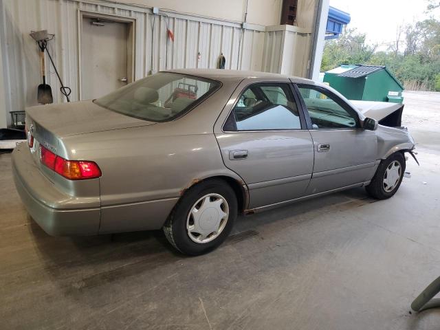 Photo 3 from auction – 2000 TOYOTA CAMRY CE with VIN 4T1BG22K5YU656273